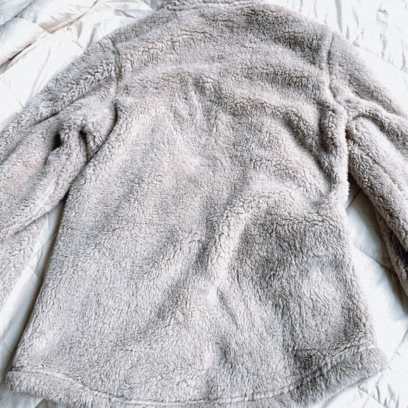 Fleece - Picture 2 of 3